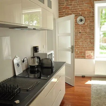 Be Well 3-rooms With Parking And Garden 아파트 *