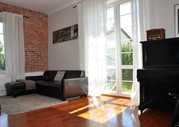 Be Well 3-rooms With Parking And Garden Daire Varşova