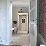Be Well 3-rooms With Parking And Garden * ורשה